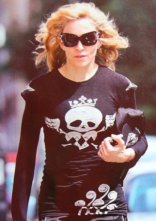Мадонна тоже носит Punkyfish :)
