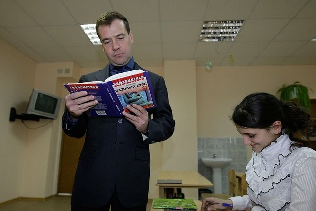 Дмитрий Медведев в Сочи посетил школу