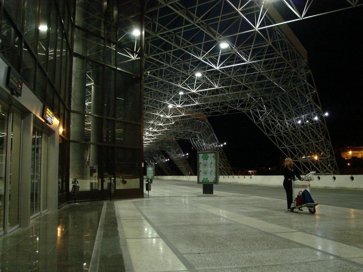Аэропорт сочи ночью