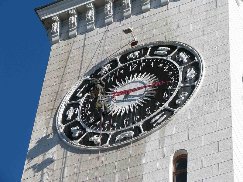 Часы на волгоградском проспекте. Вокзальные часы. Вокзальные часы советские. Часы Волгоград. Волгоград башня с часами.