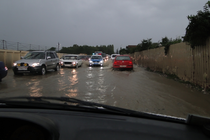 "Виу-виу! Лево-право принять! Лево-право!"