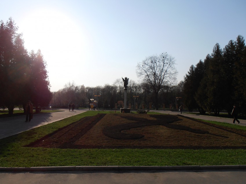 Памятник Михаилу Архангелу Харьков