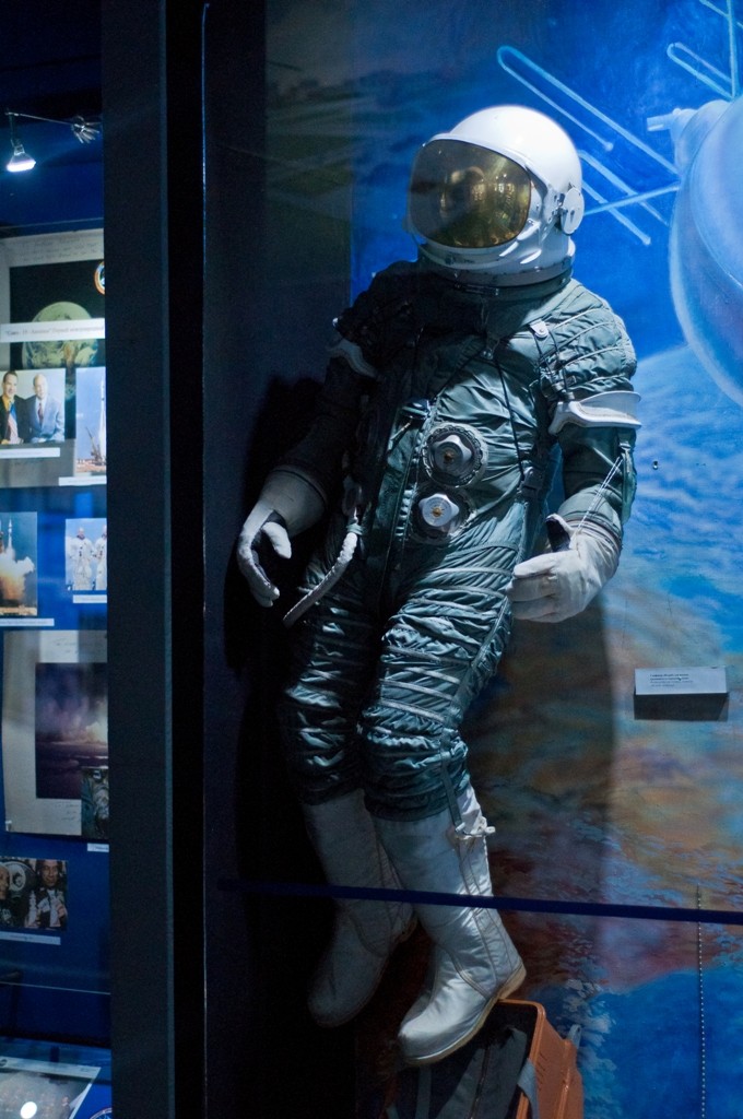 Выбери фото летчика космонавта кузбассовца который впервые в истории человечества