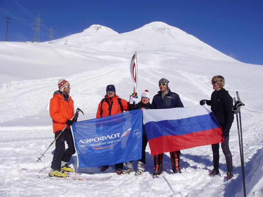 Олимпийский огонь на Эльбрусе