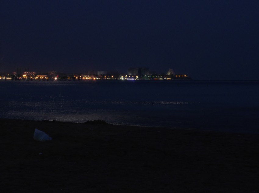 Ночь у берега 83 глава teletype. Ночной пляж Лермонтово. Ночная Анапа море 2007. Анапа море ночью. Витязево пляж ночью.