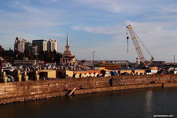 Предолимпийская стройка в порту Сочи