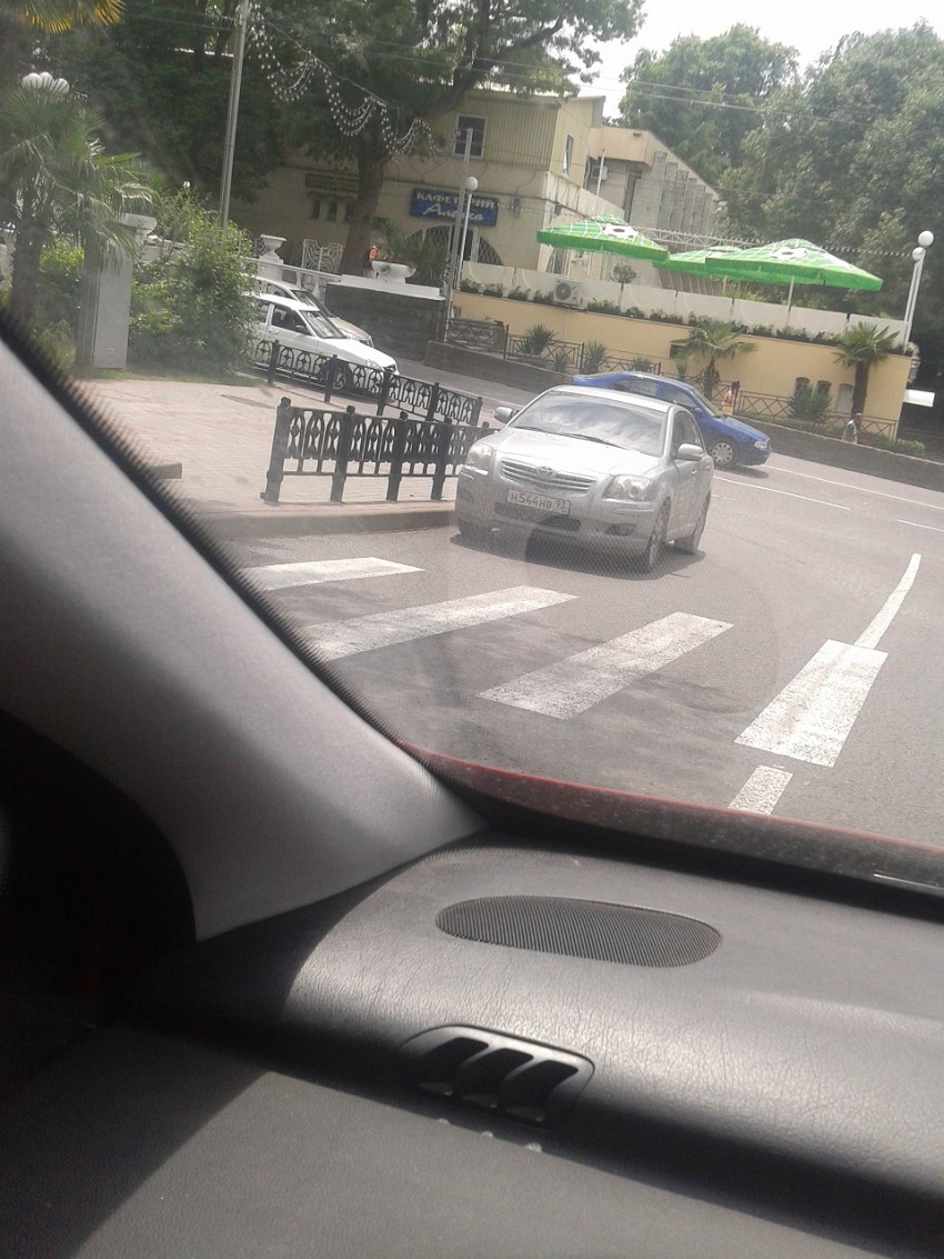 Вот так паркуются на Первомайской.