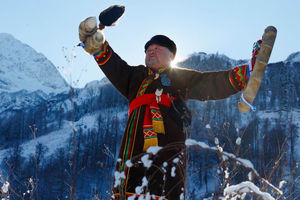 Шаман из Сибири призвал горных духов Красной Поляны для привлечения большого снегопада