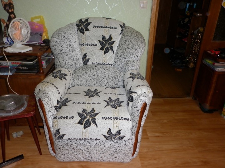 угловой диван-кровать и кресло