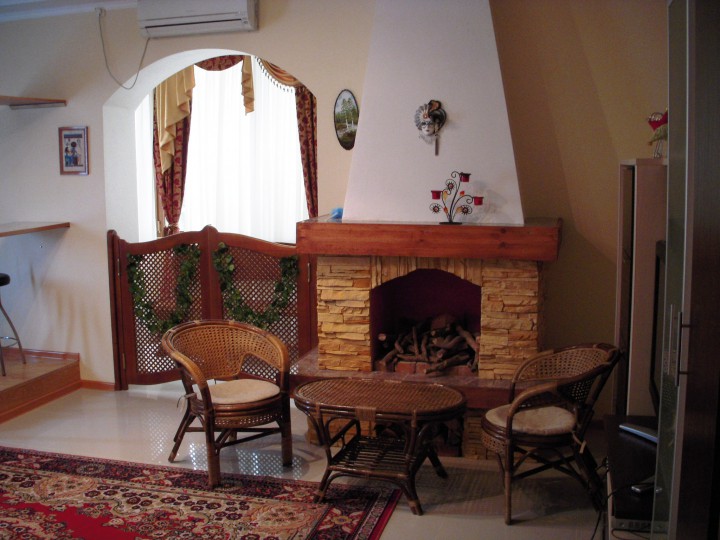 Сдаю большую 2-комнатную квартиру по ул. Клубничная