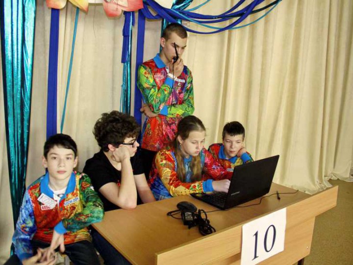 Наши молодые операторы на слёте  радиолюбителей