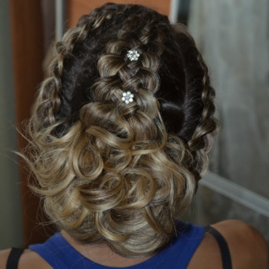 Прически, плетение кос от 100 до 500 рублей