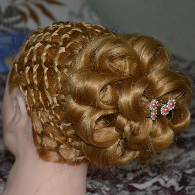 Прически, плетение кос от 100 до 500 рублей