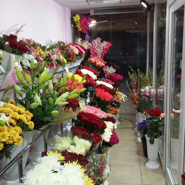 Доставка цветов и подарков по Сочи