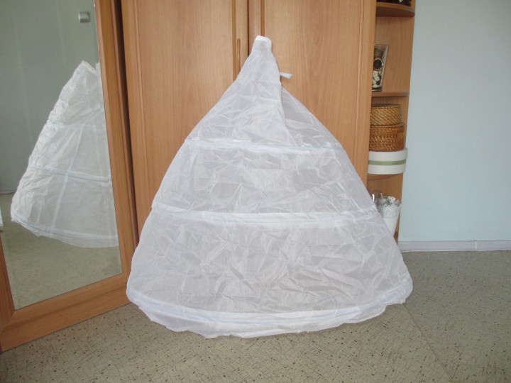 Продам свадебный подъюбник.