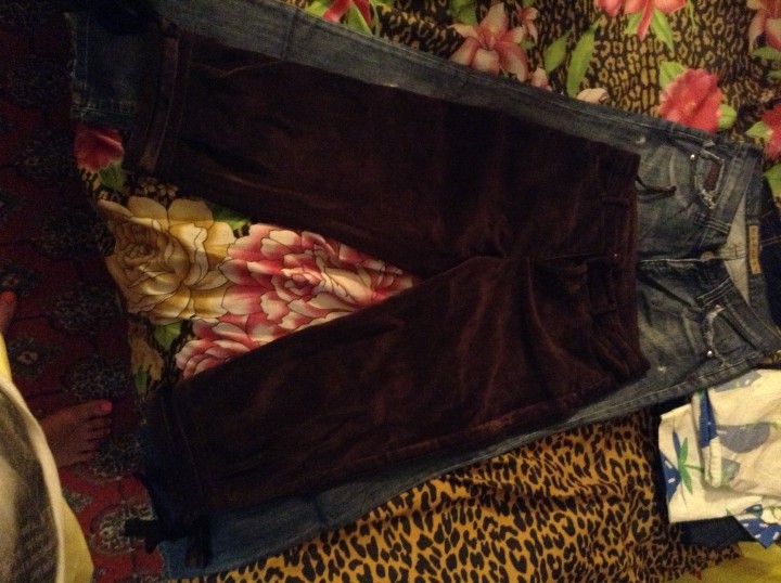 Отдам даром женские вещи.