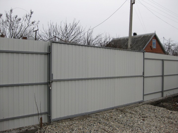 Заборы из профнастила, сетки рабица, решетчатые. Краснодар.