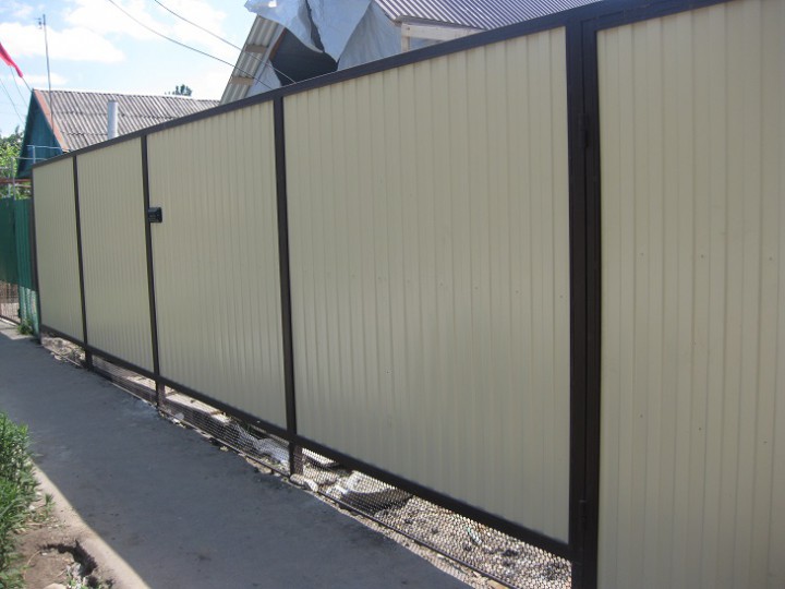 Заборы из профнастила, сетки рабица, решетчатые. Краснодар.