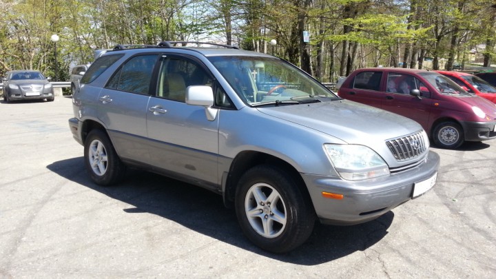 Продаю Lexus RX 300