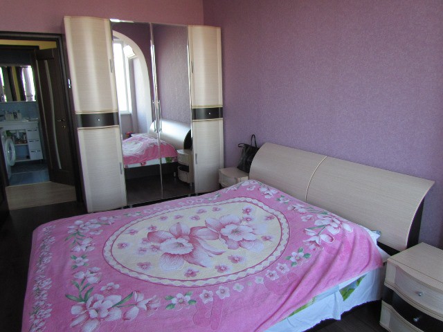 Продам двухкомнатную с ремонтом , мебелью и техникой на Бытхе