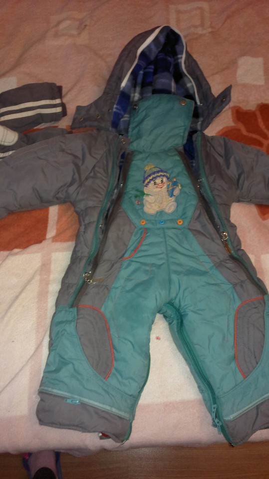Продам зимний комбинезон на мальчика 1-1,5 лет