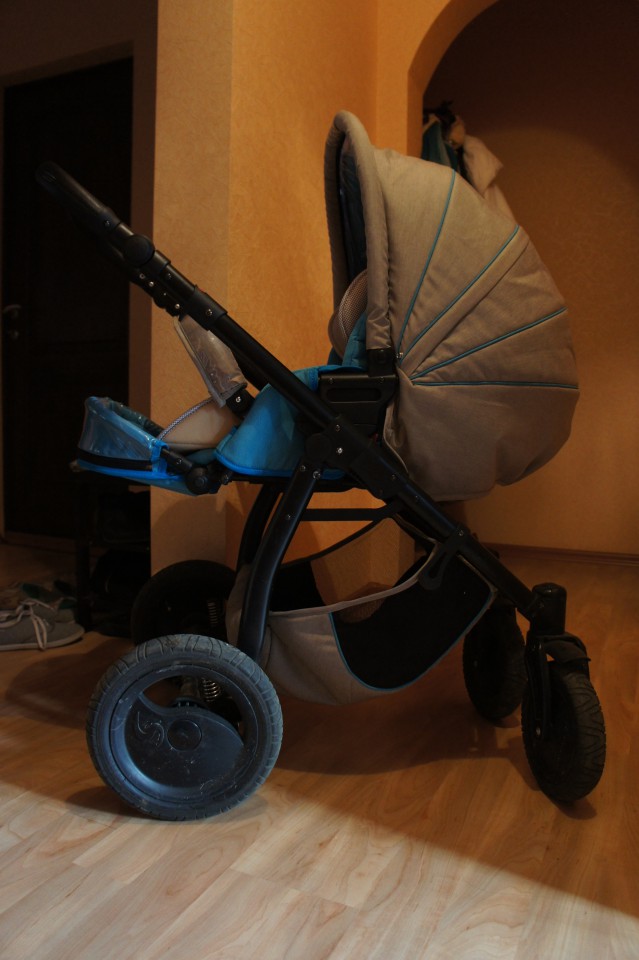 продаю коляску zippy