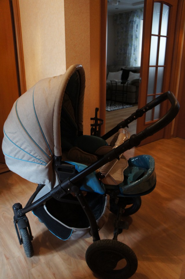 продаю коляску zippy