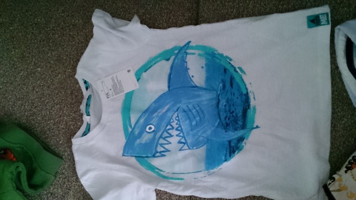 новые футболки по 200р 