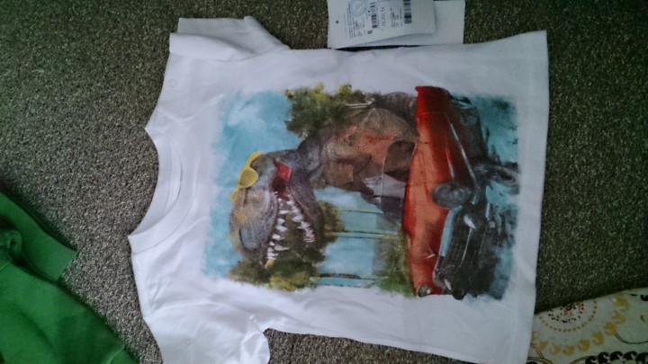 новые футболки по 200р 