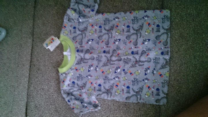 новые футболки по 200р 