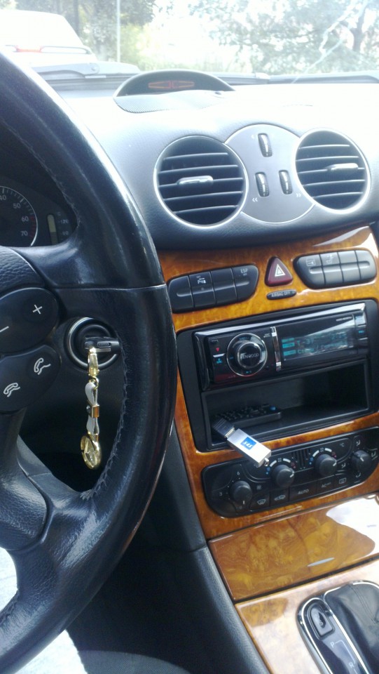 Продаю Mersedes Benz CLK-Klass, 2002 год