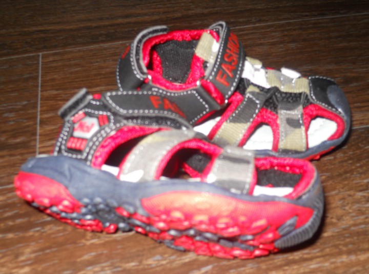 Сандалии на мальчика