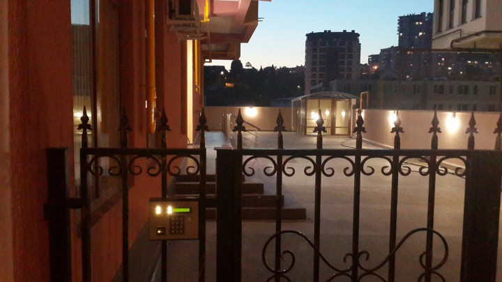 Продам 1-ю квартиру с дизайнерским ремонтом на Мамайке (низ)