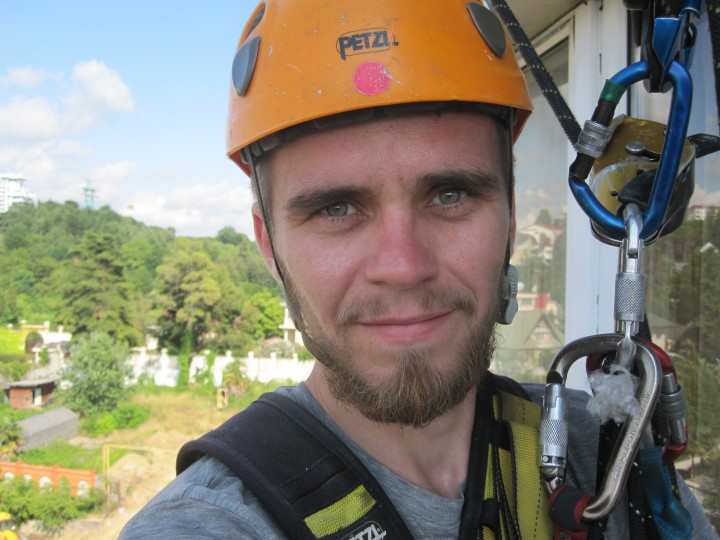 Мойка окон и витражей, высотные работы.