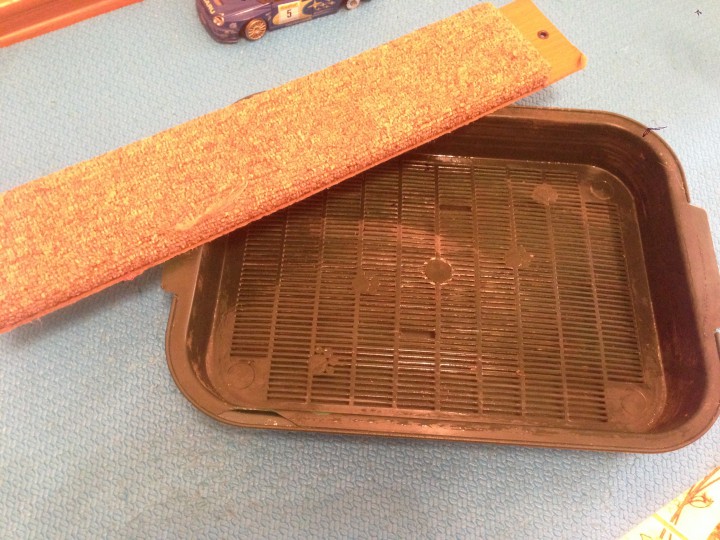 Лоток и когтеточку 