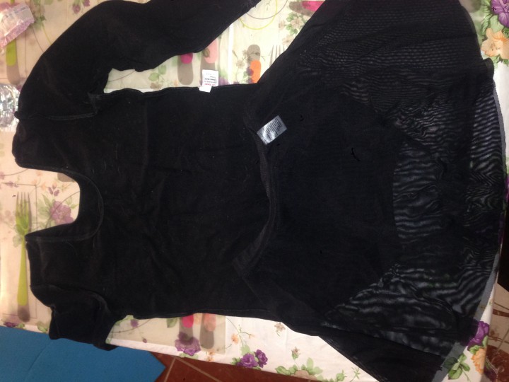 Для танцев купальник на рост 152, юбка и 2 пары чешек черные и б