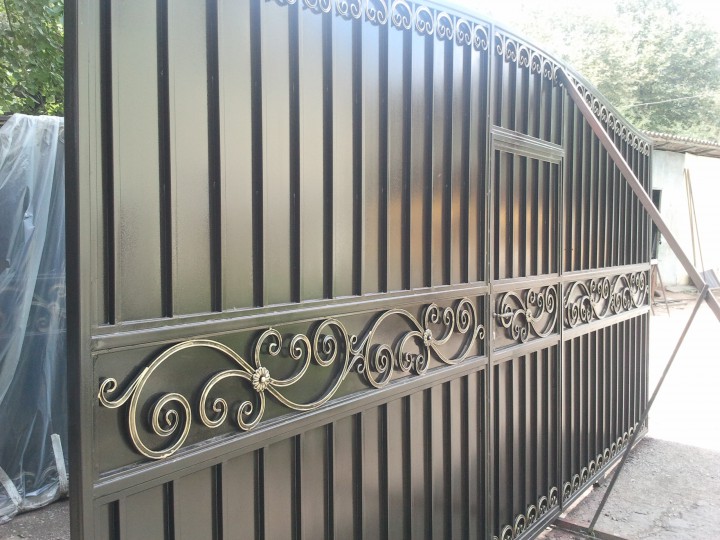 Козырьки с шумоизоляцией, отливы оконные,коньки-собственное прои