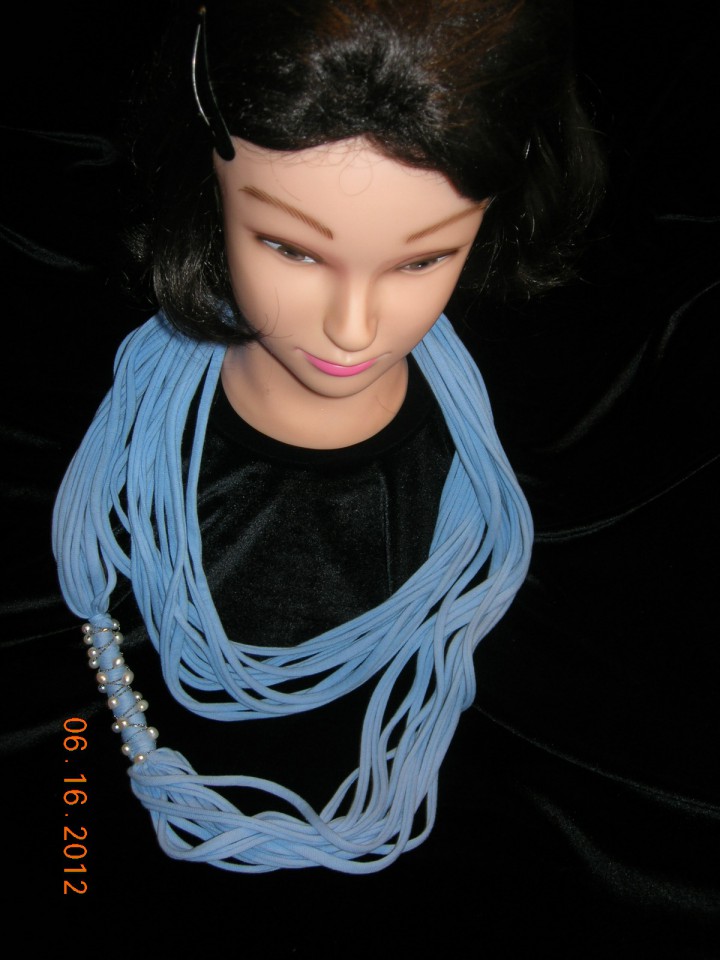 Продаю головные уборы, бусы и т.д.(г.Москва)