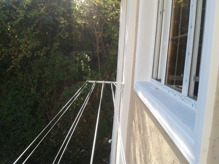 Установка кронштейнов для сушки белья!